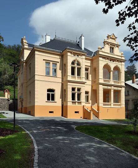 MŠ Roztoky aneb zmrtvýchvstání vybydleného objektu