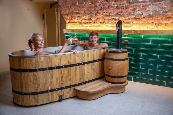 Pivní hotel s pípou na pokoji a wellness pro dva v pivních lázních | Zážitky.cz