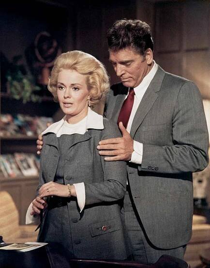 Objevila se také v katastrofickém snímku Letiště (1970), kde hrál i Burt Lancaster.