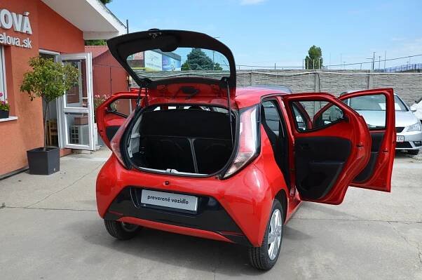 Toyota Aygo 1.0 VVT-IX-LOOK Automat SR | Auto-Moto-Bazar.sk