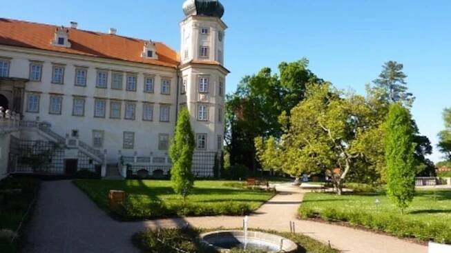 Zámek Mníšek zve návštěvníky zdarma na prohlídku