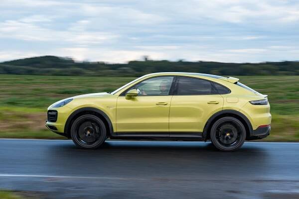 Porsche Cayenne před 21 lety předběhlo dobu. Dodnes je ideálním luxusním SUV pro milovníky značky