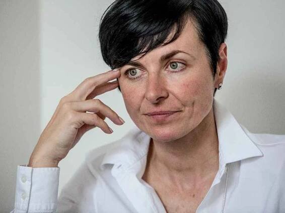 Lenka Bradáčová.