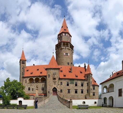 Burg Bouzov
