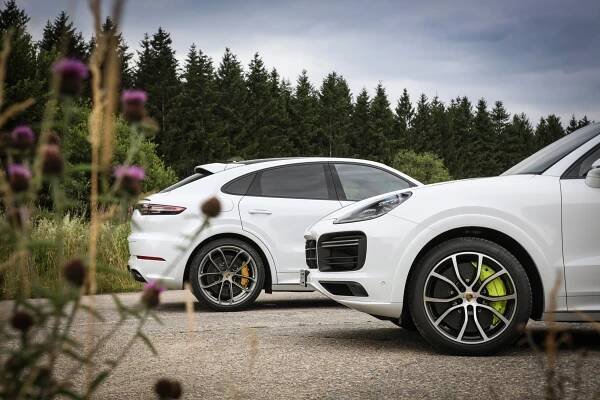 Řídili jsme nové nejsilnější Porsche Cayenne! Je to hybrid, ale elektřina mu přináší ještě víc rychlosti