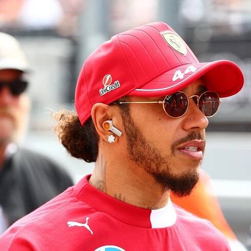 Lewis Hamilton hints at ‘background’ issues at Ferrari F1 in another deflated interview