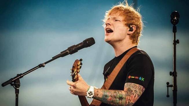 Ed Sheeran si podmanil Hradec Králové. Zpěvák své fanoušky pozdravil česky