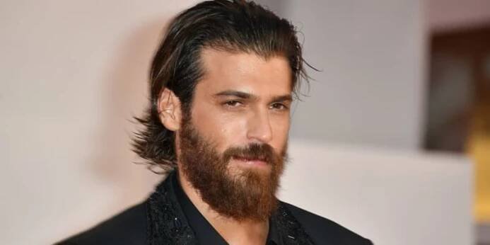 Can Yaman na filmovém festivalu v Benátkách