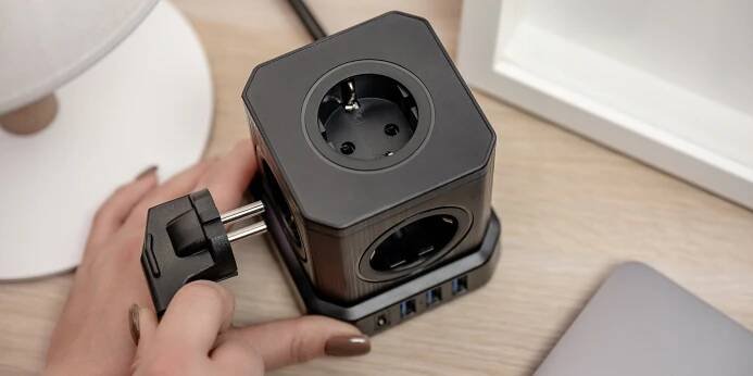 Napájecí kostka Newell GaN Power Cube 9v1 - černá Uzemnění s uzemněním