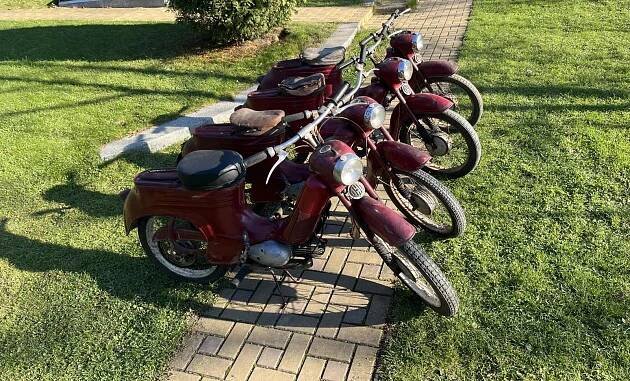4x Jawa 50 typ 555