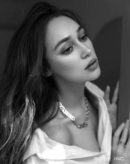 Alycia-Debnam-Carey-para-Rose-Inc.-04