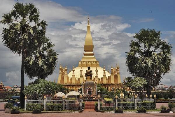 Pha That Luang golden stupa vientiane laos