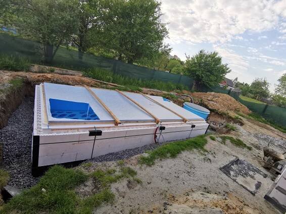 Poptávám: úpravu okolí bazénu, cca 6 x 3 m | ePoptávka.cz