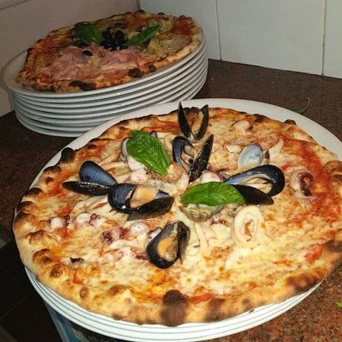 pizza with mussels and shellfish