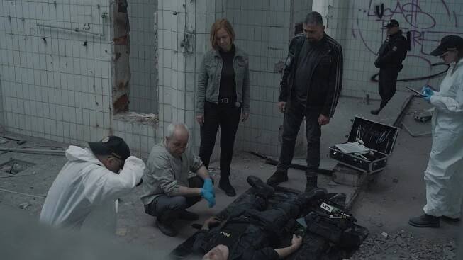 Stíny v mlze čeká zvrat v případu mladého Černého. Kde natáčeli vraždu policisty