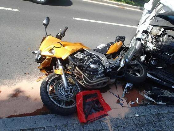 Při tragické nehodě v Drahovicích zahynul motorkář