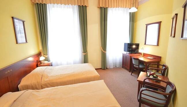 GRANDHOTEL GARNI - Prices & Hotel Reviews (Jihlava, Czech Republic)