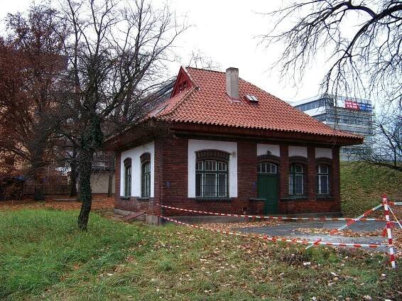 Soubor:Michle, vršovická vodárna, domek.jpg