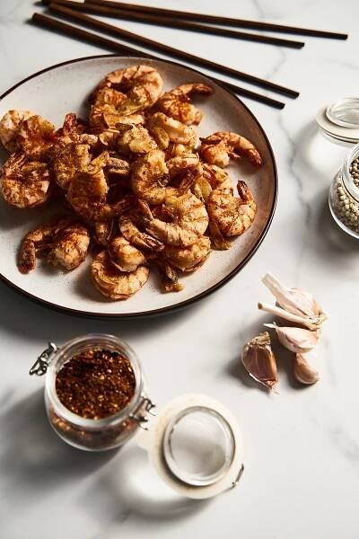 Golden Crispy Pan-Fried Prawns with Garlic in Chinese Style