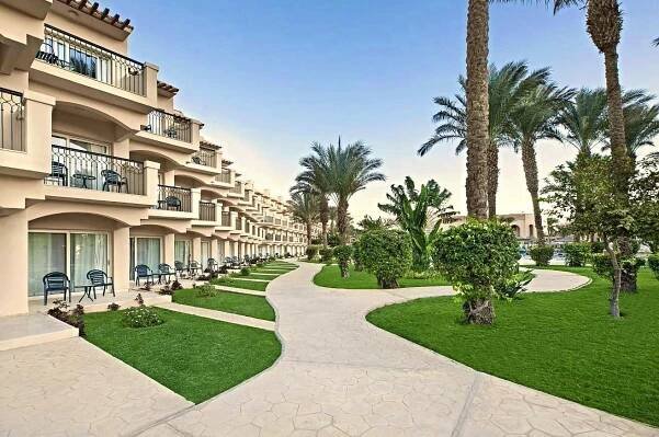 Pyramisa Beach Resort Sahl Hasheesh, Egypt od 21 800 Kč