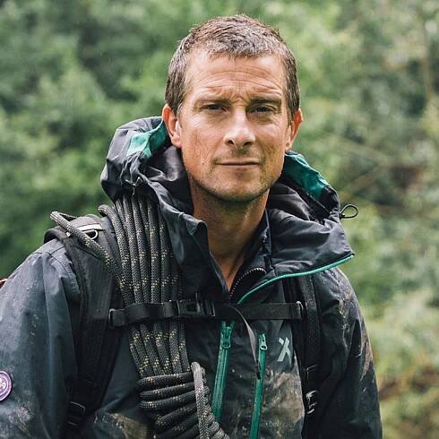 Bear Grylls: Profesionální dobrodruh, který odsvědčil britskému princi prvního snědeného mravence