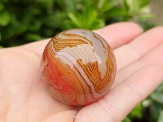 Koule z achátu sardonyx Ø 36mm - naturshop.cz
