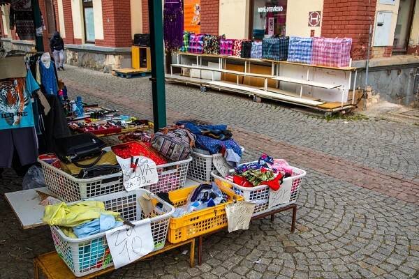 Holešovická tržnice: Kulturní památka stále v obležení vietnamských stánkařů
