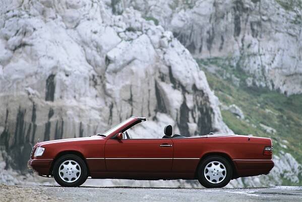Jeden z nejlepších mercedesů všech dob? Před více než 35 lety přišel W124 se spoustou pokrokových řešení a svým často majitelům slouží dodnes