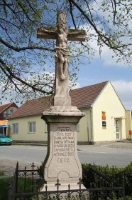 Soubor:Wayside cross in Rapotice, Třebíč District.JPG