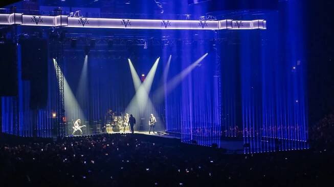 OBRAZEM: Skupina Kabát rozpálila Enteria arenu svými hity
