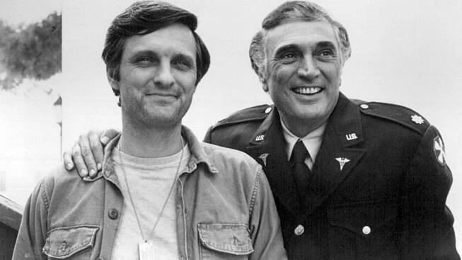 Hvězda seriálu M*A*S*H Alan Alda: Už ve dvou letech způsobil skandál. Mohl za to vtípek jeho otce – Lifee.cz