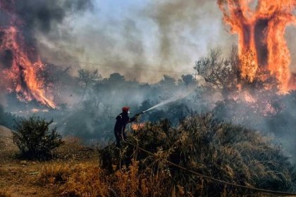 Požiare na celom svete nie sú dôsledkom „globálneho otepľovania“. Spôsobujú ich najmä ľudské faktory (Komentár)