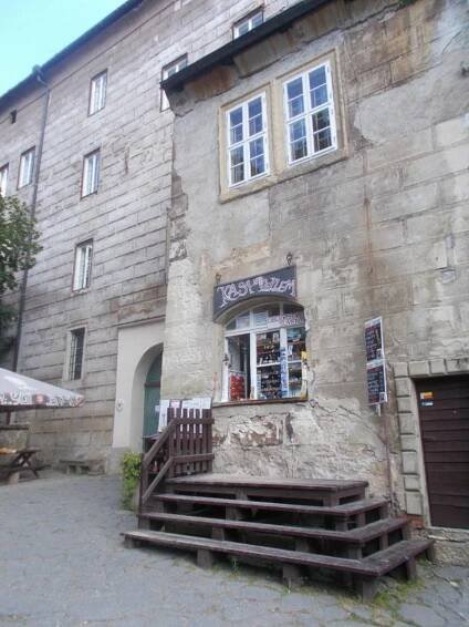 Tajemný hrad Houska. Střeží bránu do jiných dimenzí či cestu přímo do pekla?