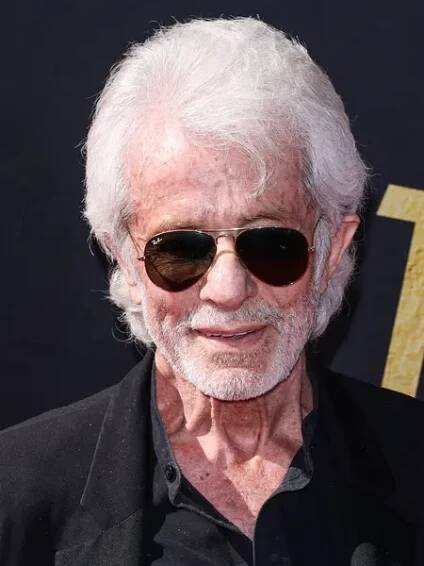 George Chakiris přijíždí na 15. ročník TCM Classic Film Festival 2024 zahajovací noc a 30. výročí Prezentace Miramax 'Pulp Fiction' 18. dubna 2024 v Hollywoodu, Los Angeles, Kalifornie, Spojené státy americké — Stock obrázek