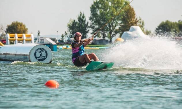 WAKE PARK MERKUR Pasohlávky - zábavné vodní atrakce