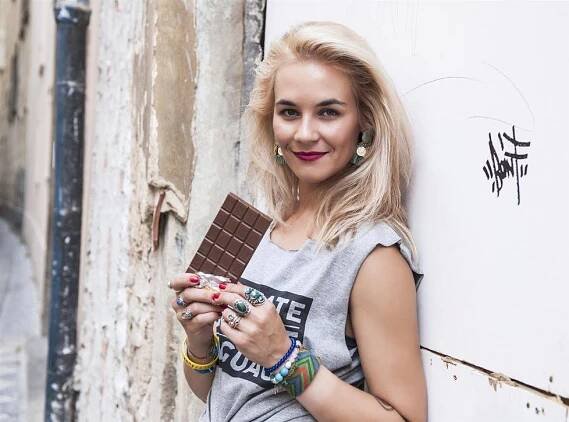 Za rok spořádá 76 kg čokolády. Degustátorka Šárka (32) má povolání snů. Jak pozná kvalitní kousek?