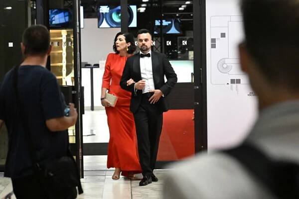 FOTO: Markéta Pekarová Adamová s manželem Tomášem. – stránka 175