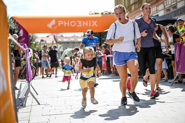 FOTO: Historický moment. Hradec přivítal slavný Ironman. A bylo to velké