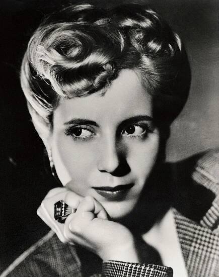 File:Eva Duarte by Annemarie Heinrich, 1944 (later Eva Péron).jpg