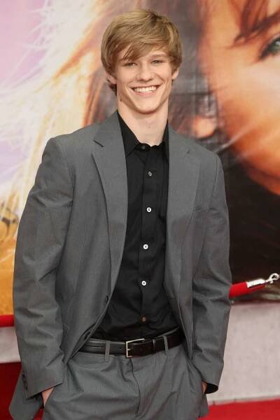 Lucas Till attends the "Hannah Montana The Movie" Premiere at the El Capitan Theatre, 2 April, 2009 
