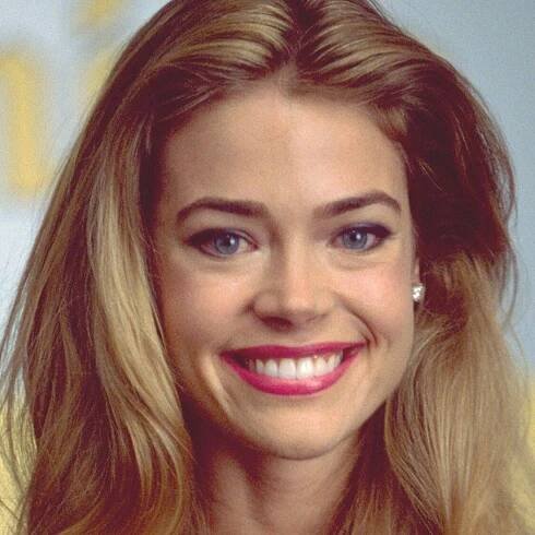 Denise Richards už není křehotinkou. Zúčastnila se nejdrsnější reality show světa, ale praskly jí v ní prs...