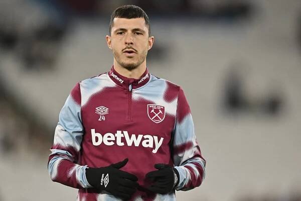 Guido Rodriguez during West Ham United FC v Leicester City FC - Premier League