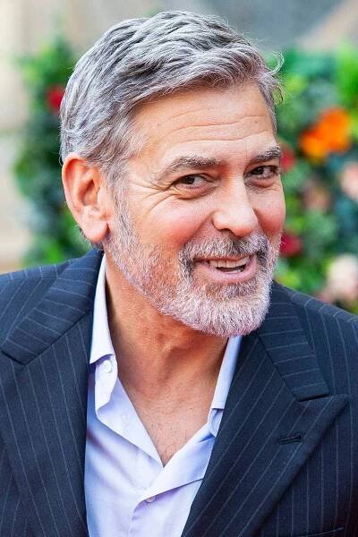 Po tomhle ho budete milovat ještě víc: George Clooney v karanténě pomáhá s dětmi i úklidem