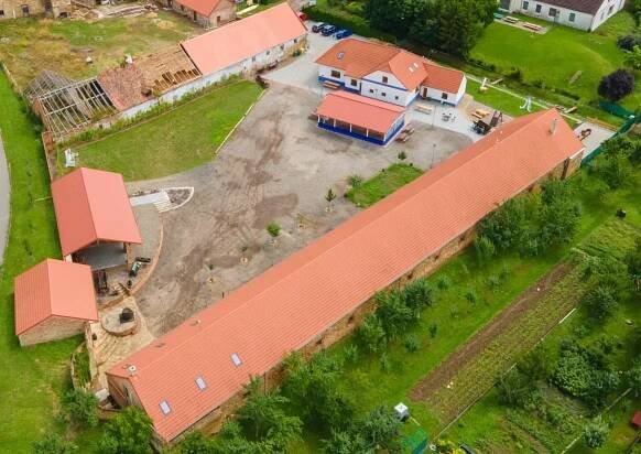 Čechův dvůr v Louce | Místo na svatební obřad i hostinu | svatebniatlas.cz