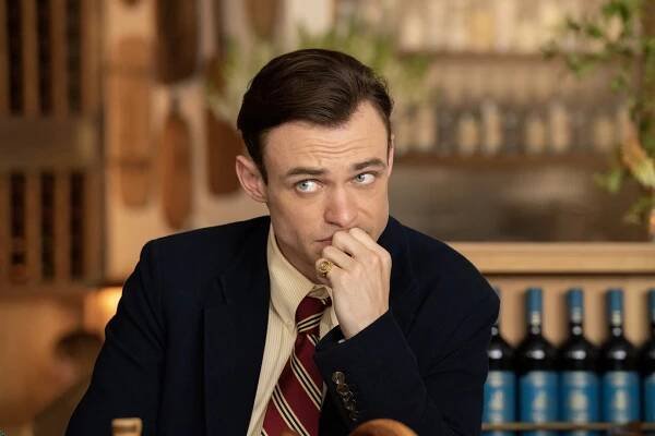 thomas-doherty-e5e96508f9eaf27e89bcd0add1a9bd3c.jpg
