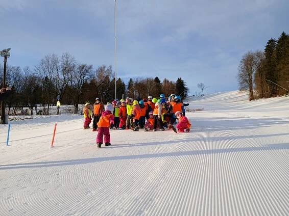 LYŽAŘSKÝ KURZ-SKI KOZÁKOV | Mateřská škola Sobotka