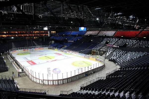 Soubor:Hallenstadion Zürich (5152450809).jpg – Wikipedie