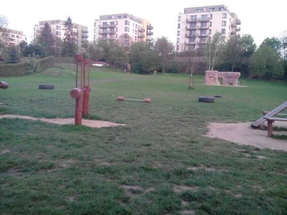Zdjęcia • Fitness park Rokytka (Siłownia na wolnym powietrzu) • Mapy.com