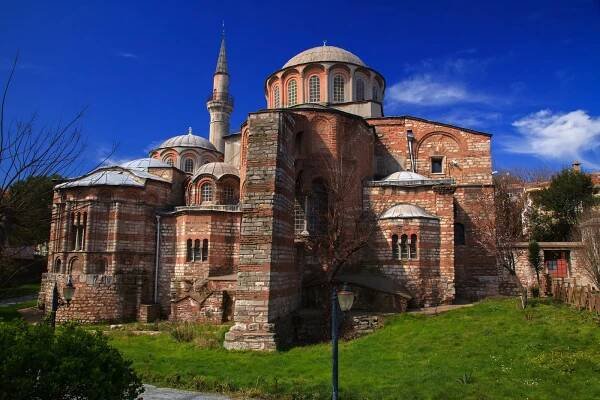 Budova, která se nachází ve čtvrti Edirnekapı v Istanbulu a nazývá se „Muzeum Chora“ (Kariye Müzesi), je církevní budova, která tvoří centrum kláštera Chora.