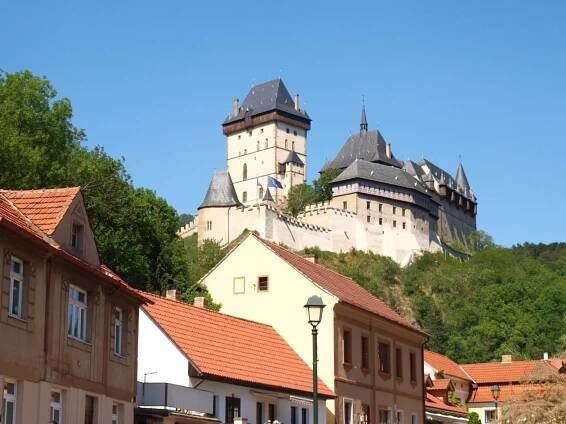 Hrad Karlštejn - Oficiální stránky obce Droužkovice